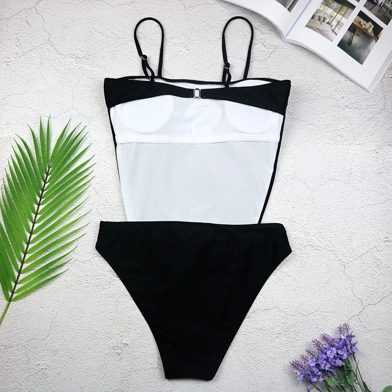 Costume da bagno intero con taglio sulla schiena
