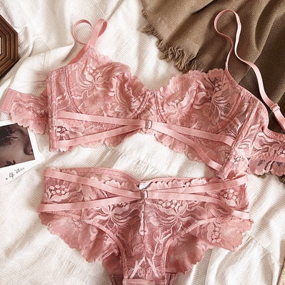 Completo intimo in pizzo trasparente