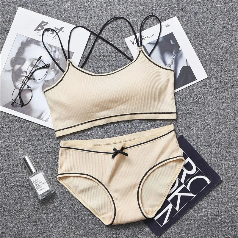 Completo intimo con bordo decorativo