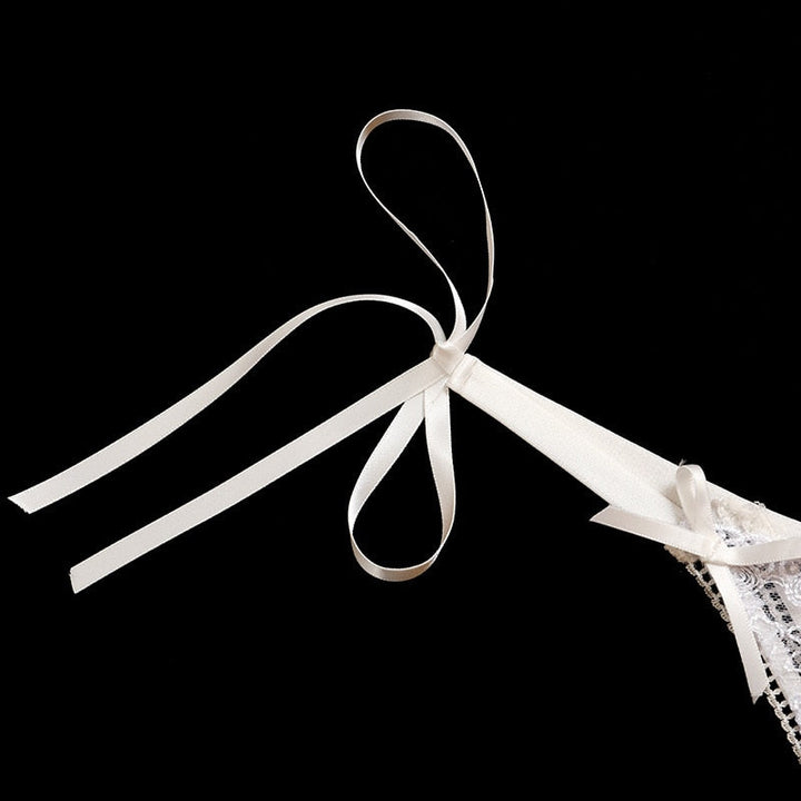 Completo intimo in pizzo con fiocchetti