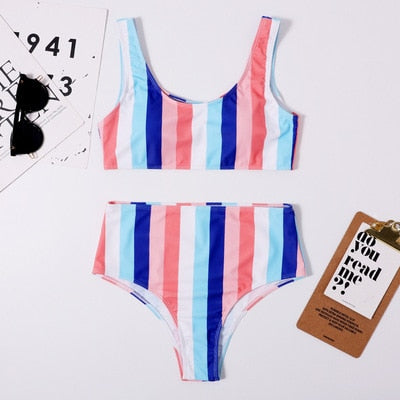 Costume da bagno a righe verticali