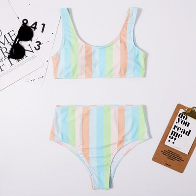 Costume da bagno a righe verticali