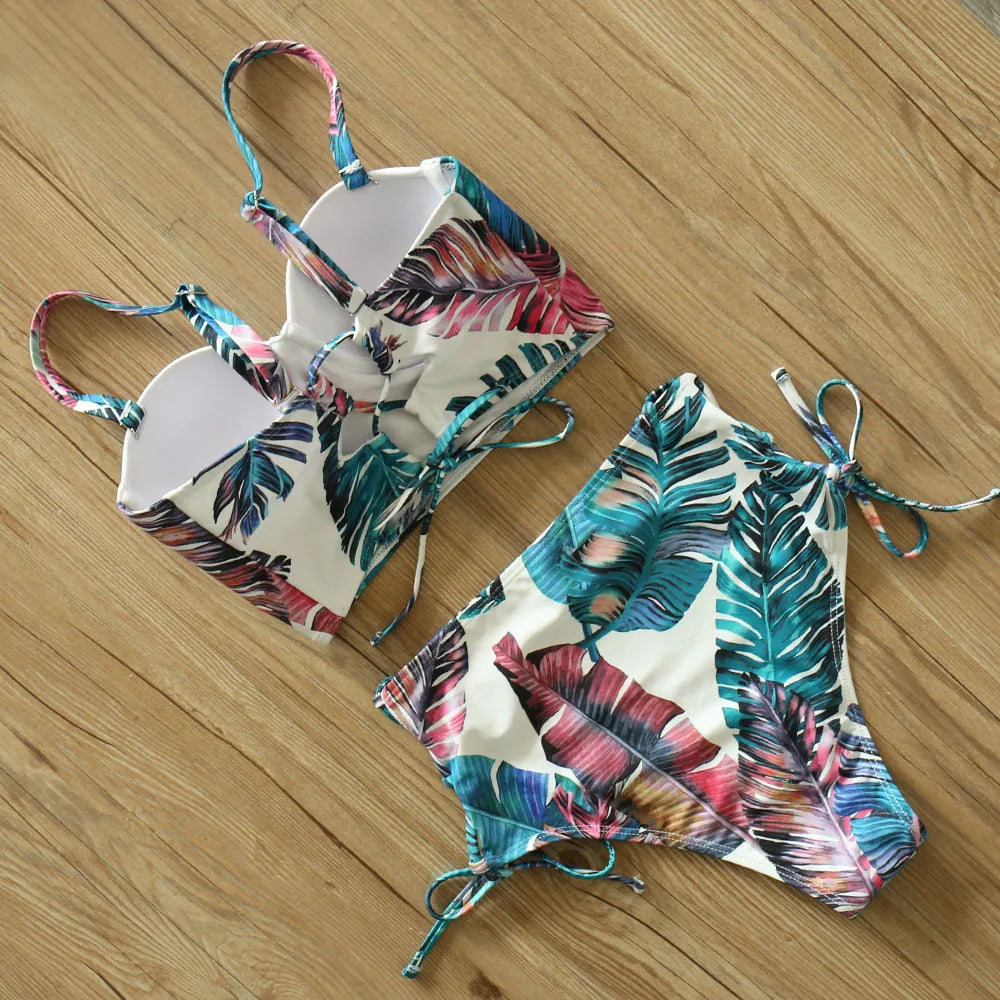 Costume da bagno a due pezzi con vita alta