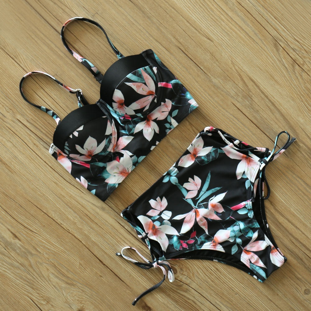Costume da bagno a due pezzi con vita alta