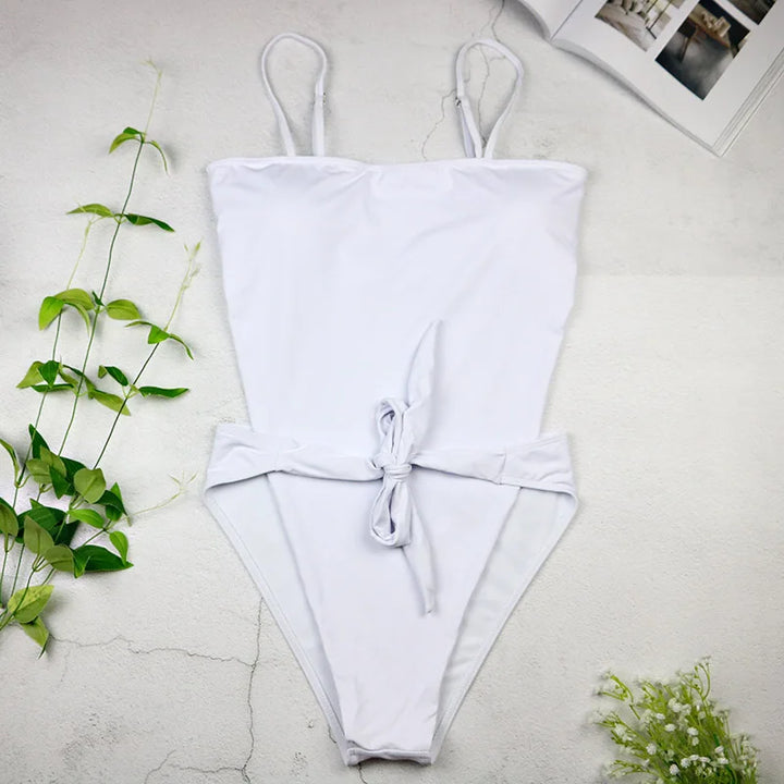Costume da bagno intero con taglio sulla schiena