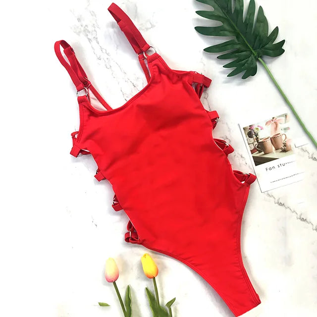 Costume da bagno con tagli sui lati