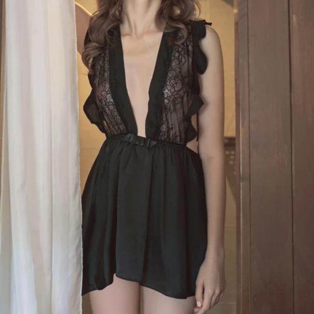 Camicia da notte con décolleté profondo