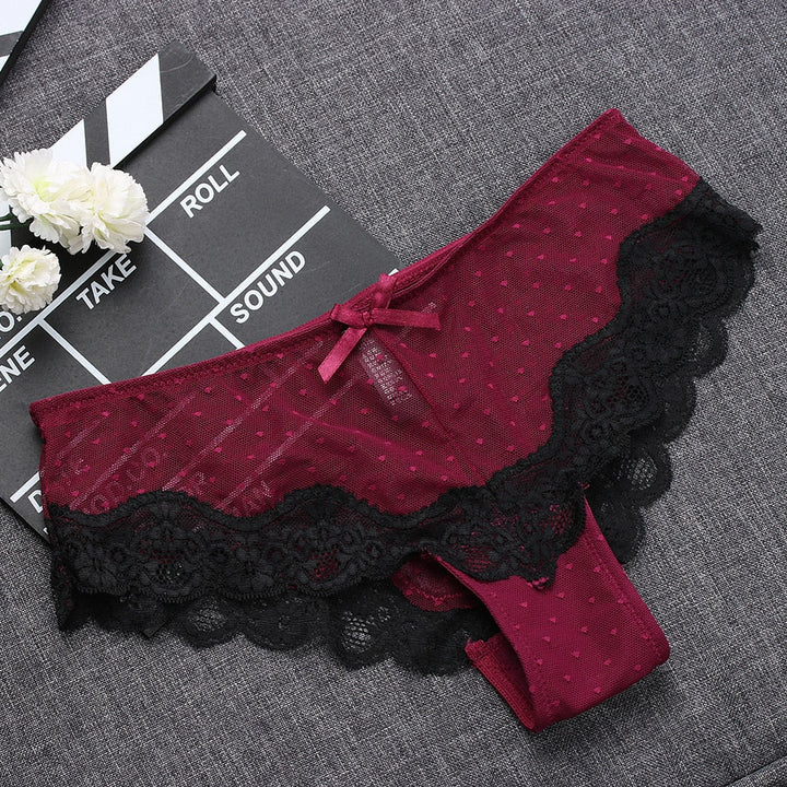 Slip in pizzo con pois delicati