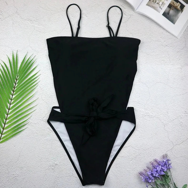 Costume da bagno intero con taglio sulla schiena