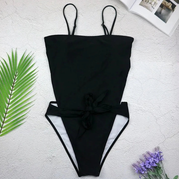 Costume da bagno intero con taglio sulla schiena