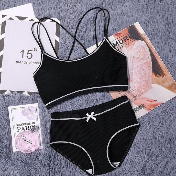 Completo intimo con bordo decorativo