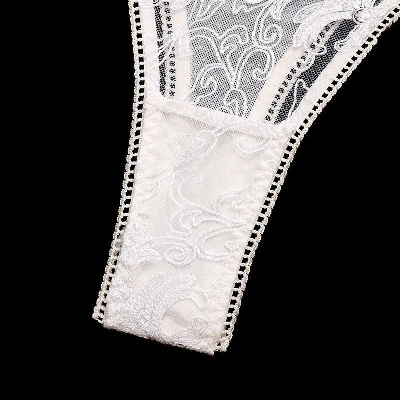 Completo intimo in pizzo con fiocchetti