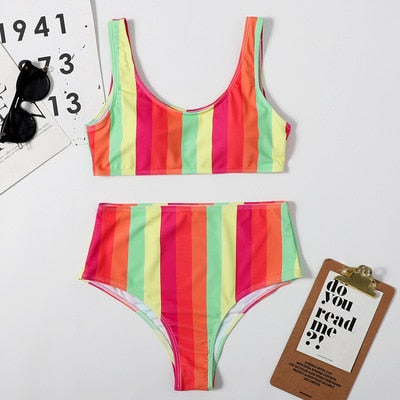 Costume da bagno a righe verticali
