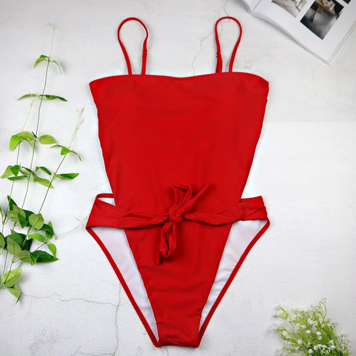 Costume da bagno intero con taglio sulla schiena