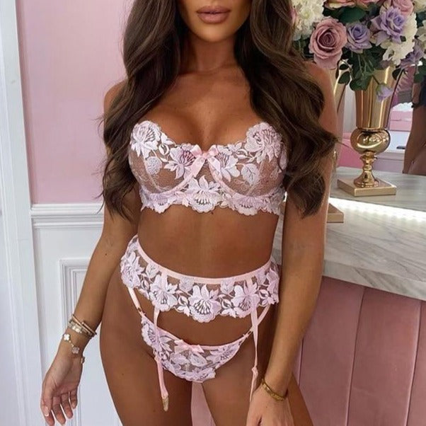 Completo intimo in pizzo elegante