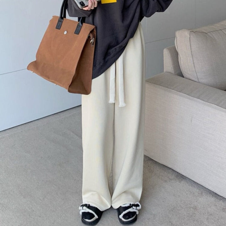 Pantaloni tuta ampi con gamba dritta
