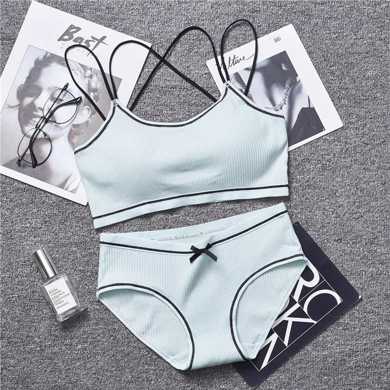 Completo intimo con bordo decorativo