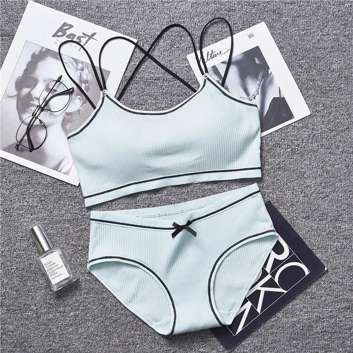 Completo intimo con bordo decorativo