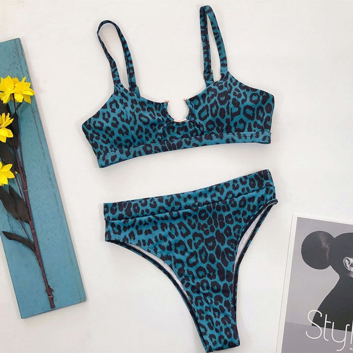 Bikini 2 pezzi con scollature trendy