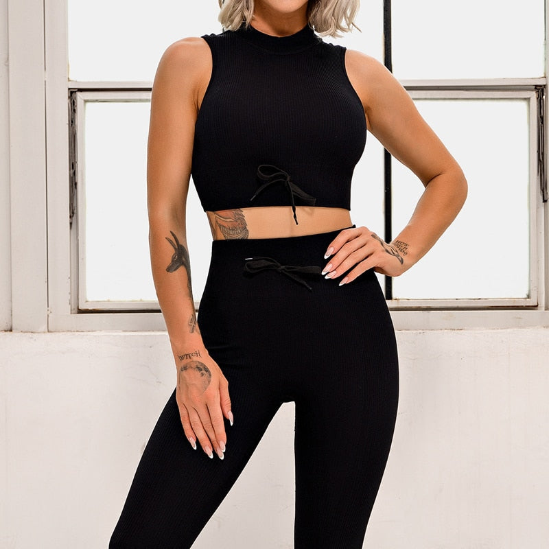 Completo sportivo da donna con laccetti