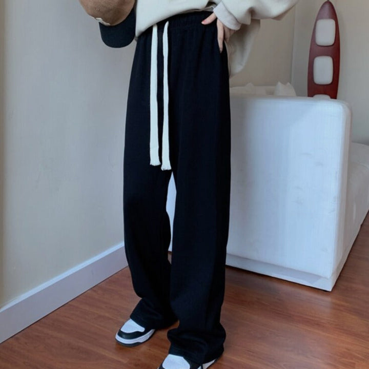 Pantaloni tuta ampi con gamba dritta