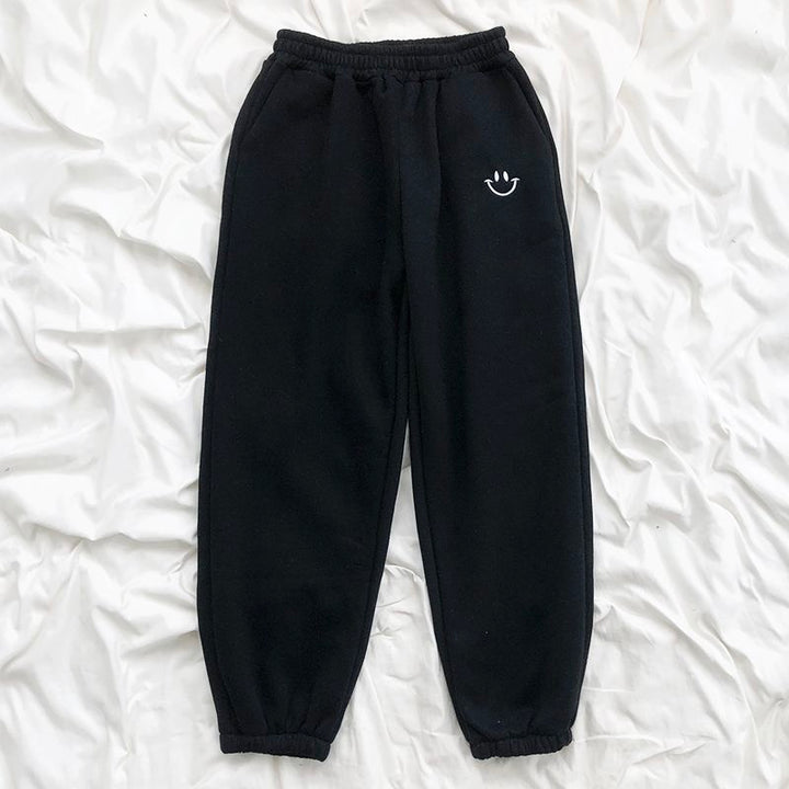 Pantaloni tuta comodi con faccina ricamata
