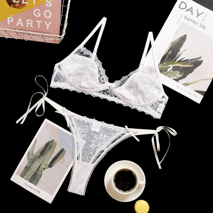 Completo intimo in pizzo con fiocchetti