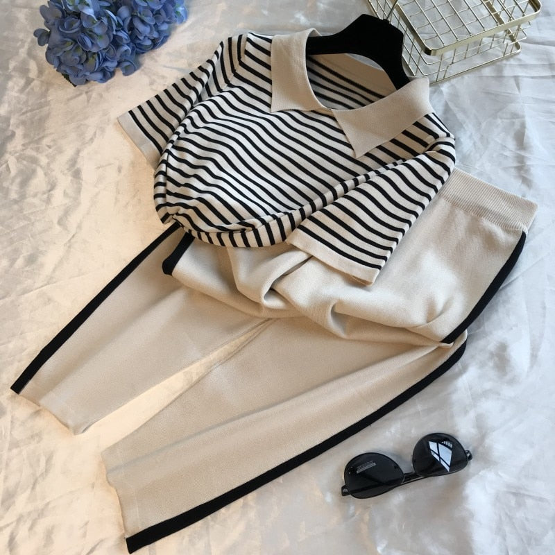 Completo homewear con t-shirt al collo