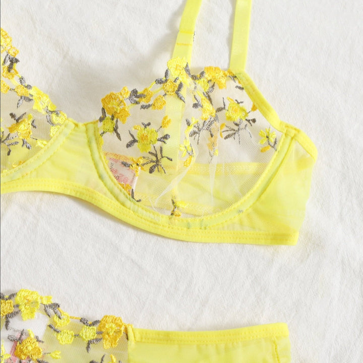 Completo intimo con pizzo floreale