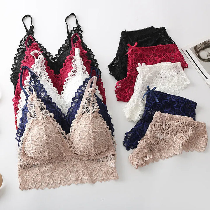 Completo intimo in pizzo con ricamo floreale
