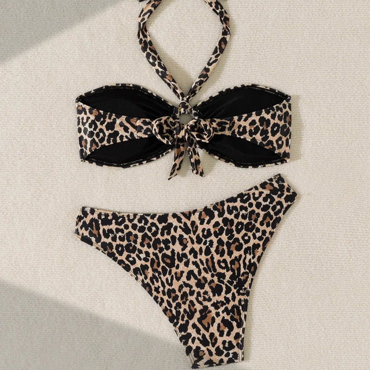 Costume da bagno con anello metallico