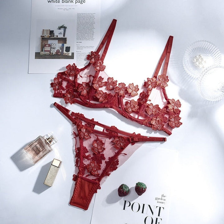 Completo intimo con finiture floreali