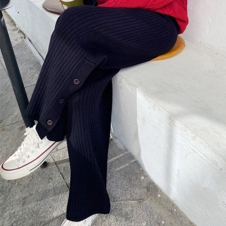 Pantaloni in denim comodi con bottoni alle caviglie