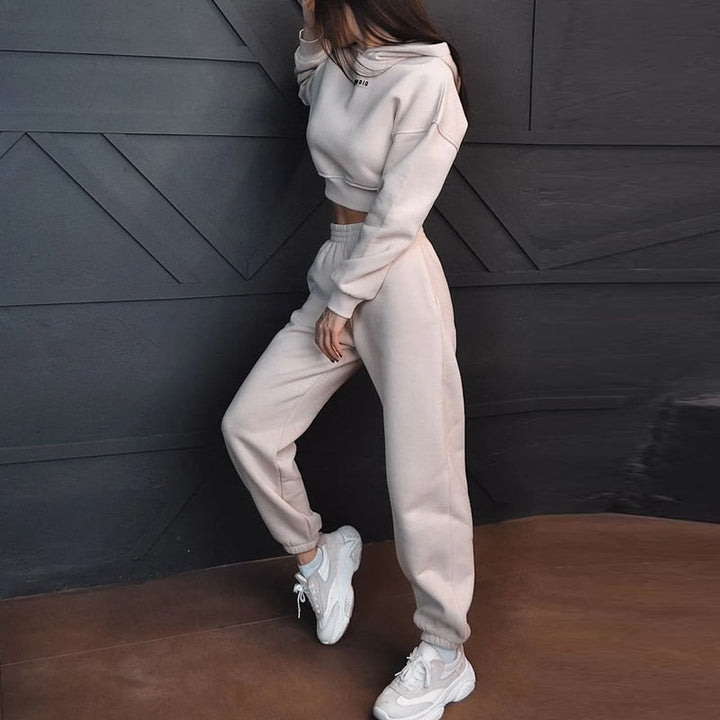 Completo abbigliamento homewear in felpa