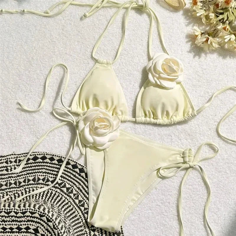 Costume da bagno con laccetti