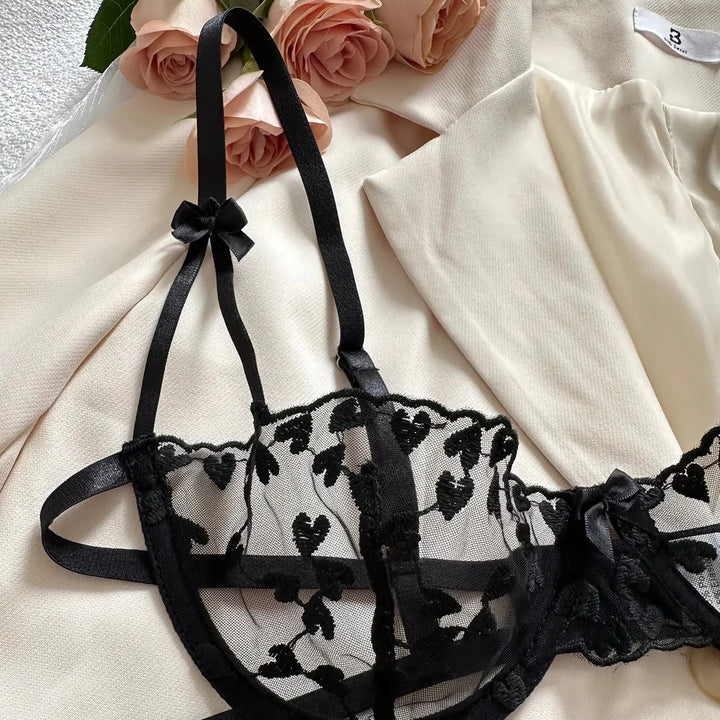 Completo intimo ricamato