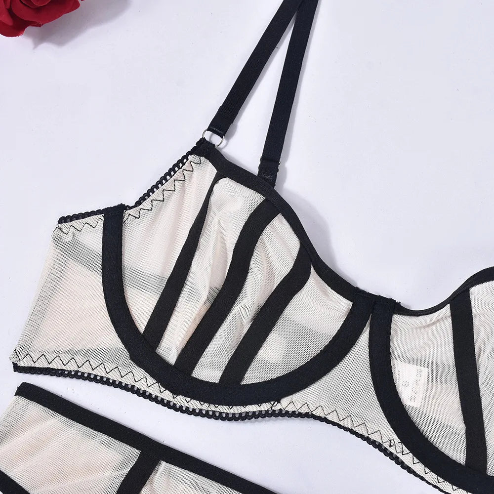 Set di lingerie trasparente a 3 pezzi