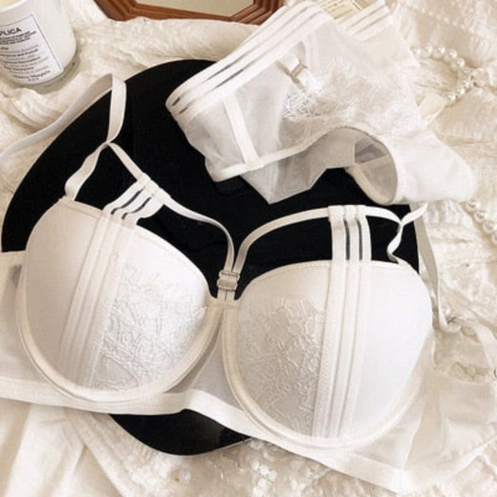 Set intimo con strisce decorative nello scollo
