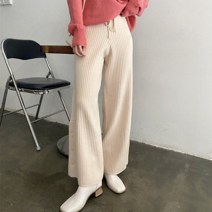 Pantaloni in denim comodi con bottoni alle caviglie