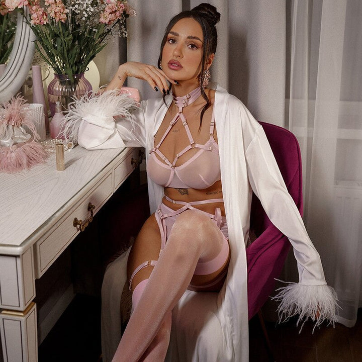 Completo intimo 3 pezzi in rete con nastri decorativi