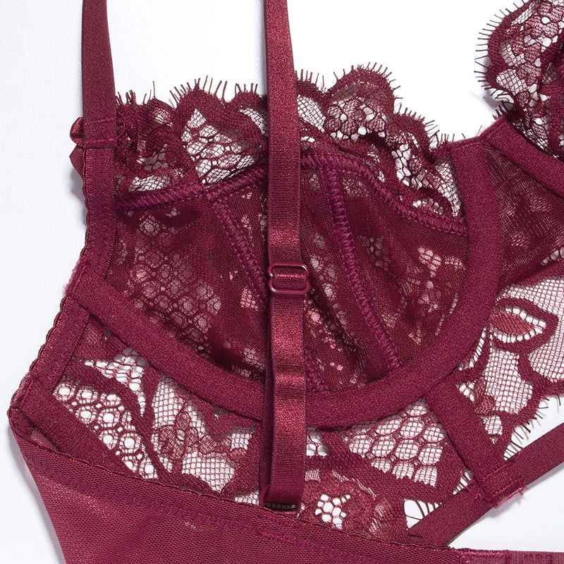 Set intimo con semi-corsetto in pizzo