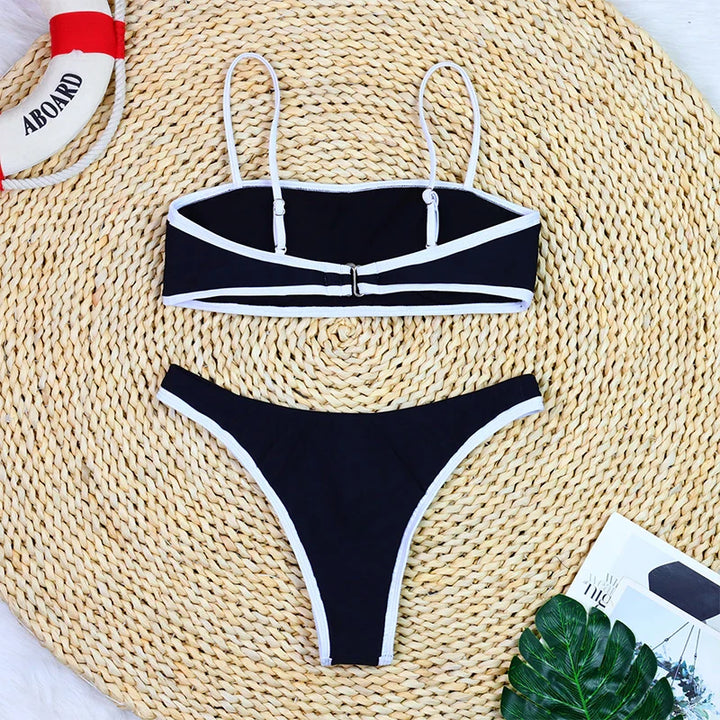 Costume da bagno minimalista