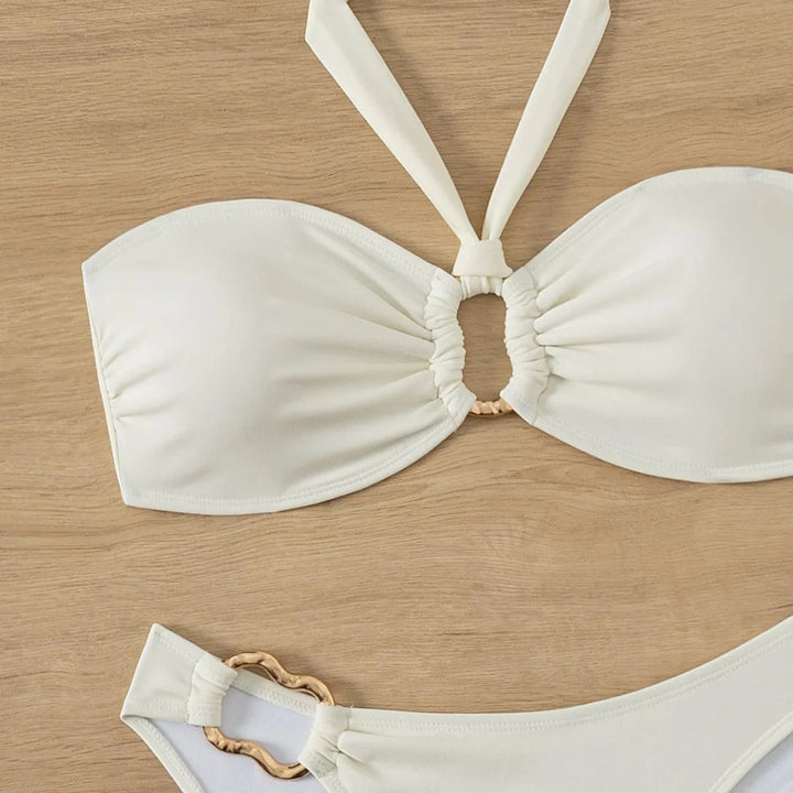 Costume da bagno con anello metallico