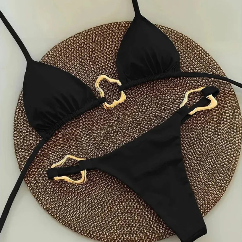 Costume da bagno 2 pezzi con coppe triangolari e fibbie oro