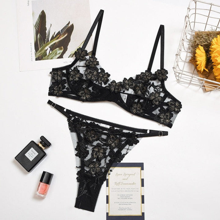 Completo intimo con finiture floreali