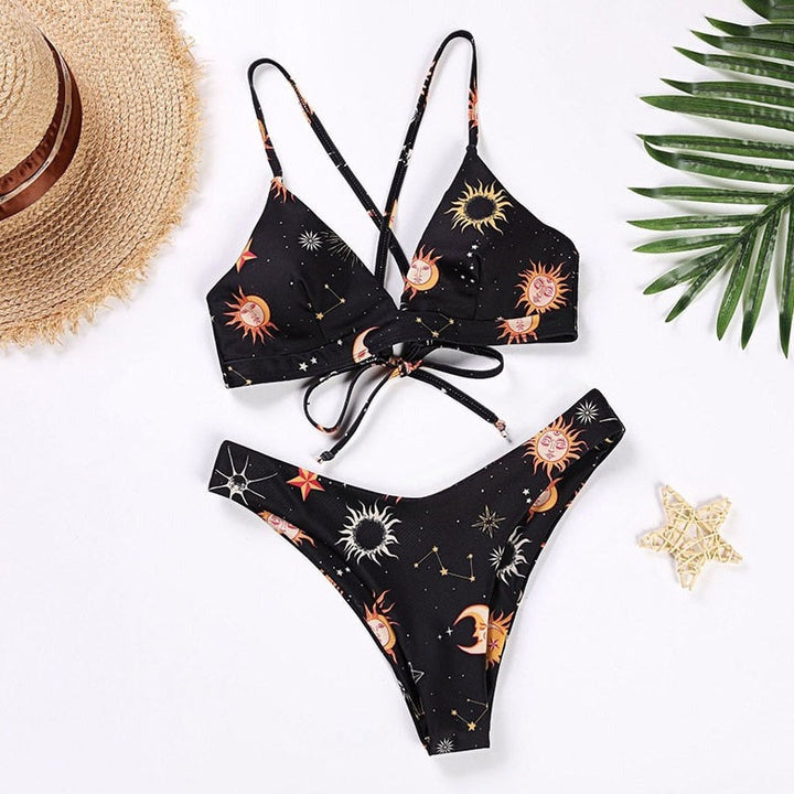 Costume da bagno intero con volant decorativi e laccetti al décolleté