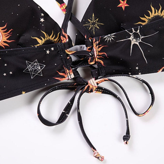 Costume da bagno intero con volant decorativi e laccetti al décolleté