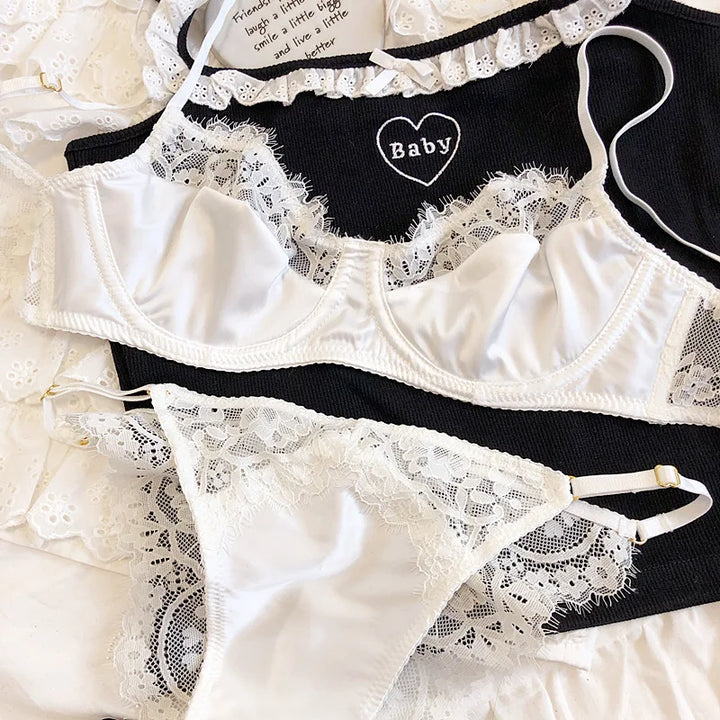 Completo intimo con finiture in pizzo
