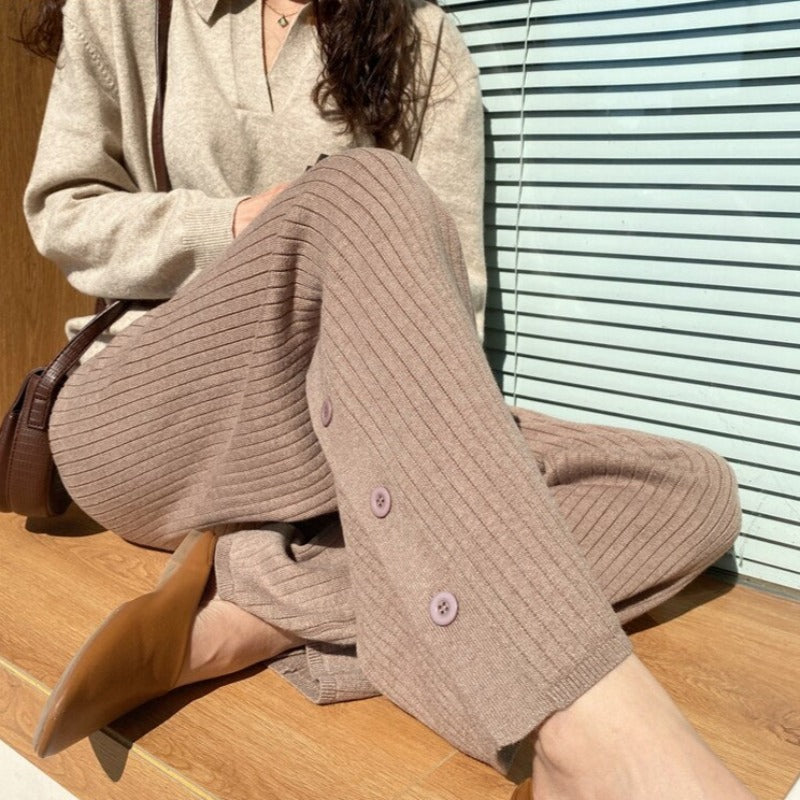 Pantaloni in denim comodi con bottoni alle caviglie