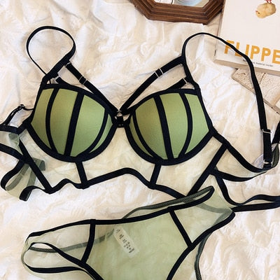 Completo intimo con semi-corsetto